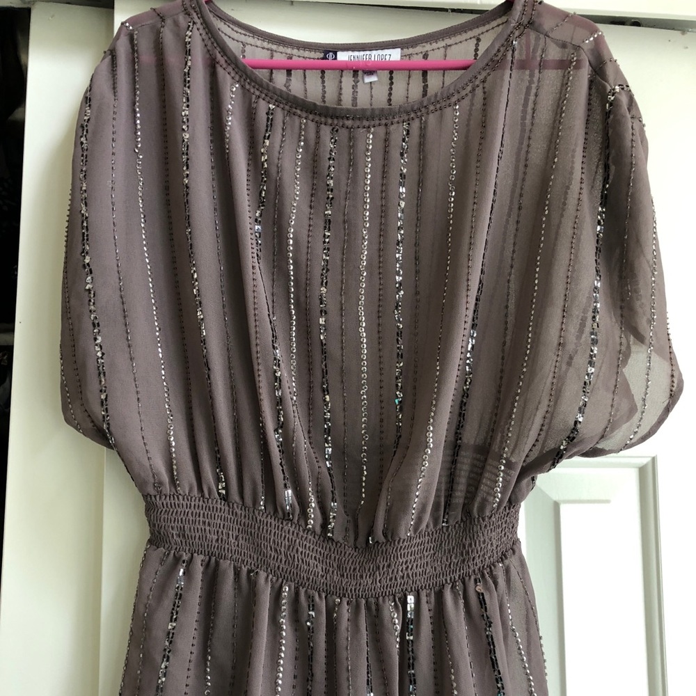 Dress shirt gathers at waste